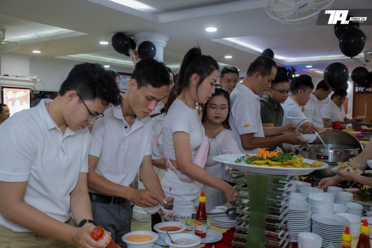 Gala Dinner Gogi and Sumo At Ninh Kieu Can Tho