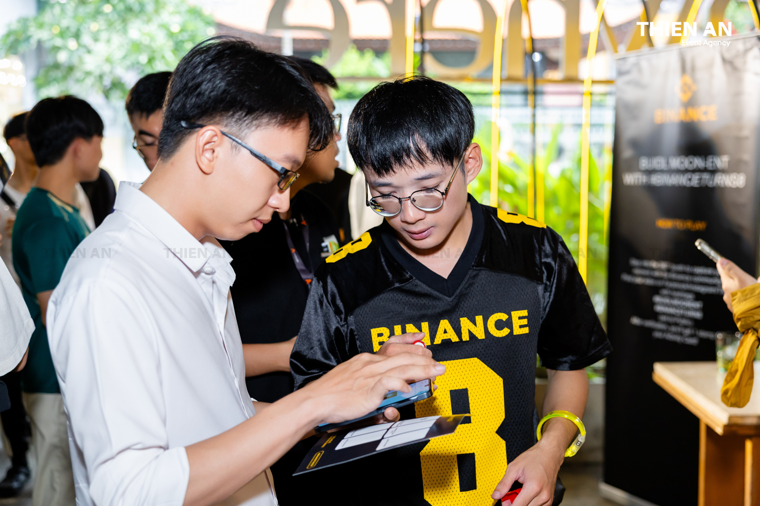 BINANCETURNS8 - INFINITY GLOW CELEBRATION