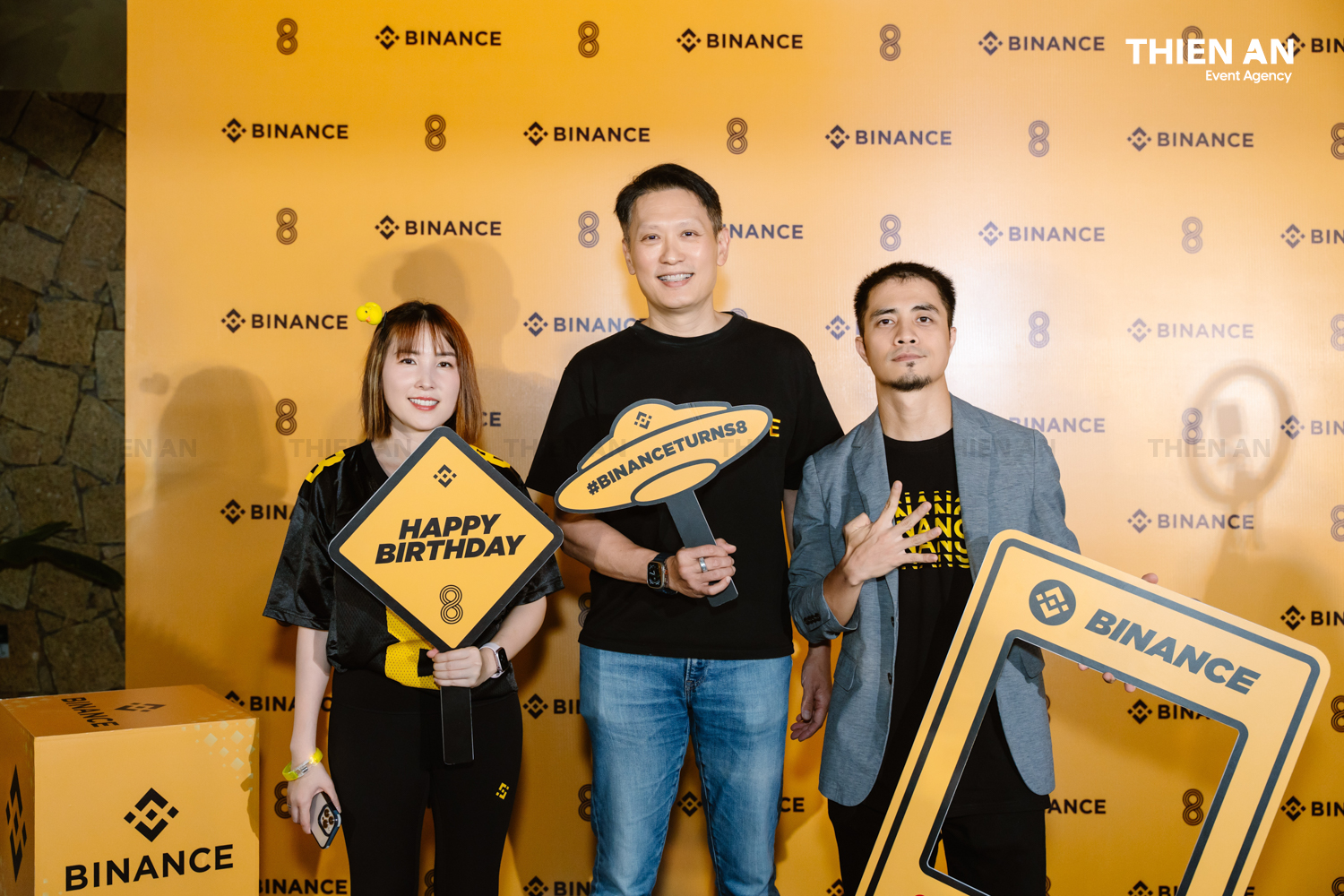 BINANCETURNS8 - INFINITY GLOW CELEBRATION