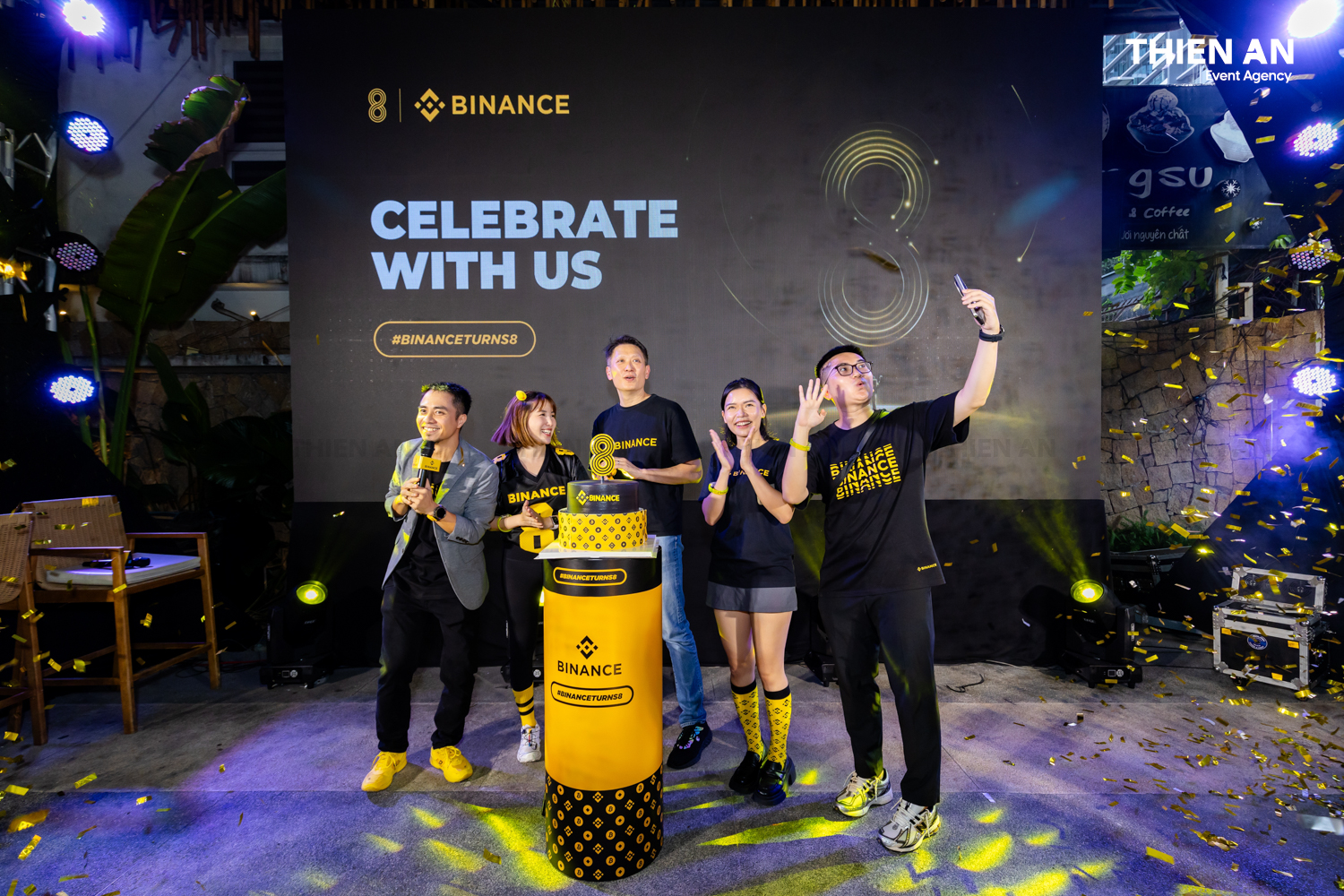 BINANCETURNS8 - INFINITY GLOW CELEBRATION