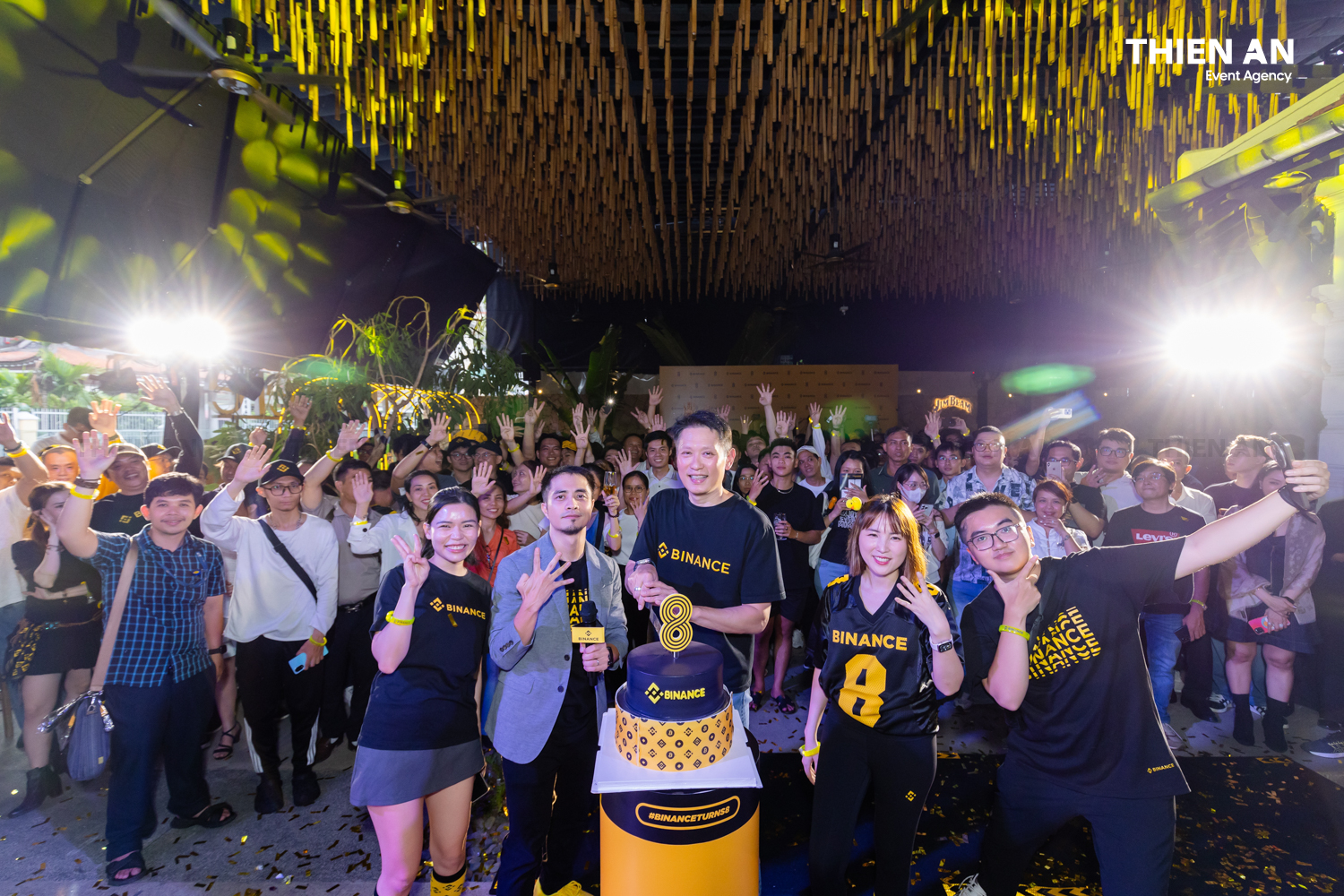 BINANCETURNS8 - INFINITY GLOW CELEBRATION