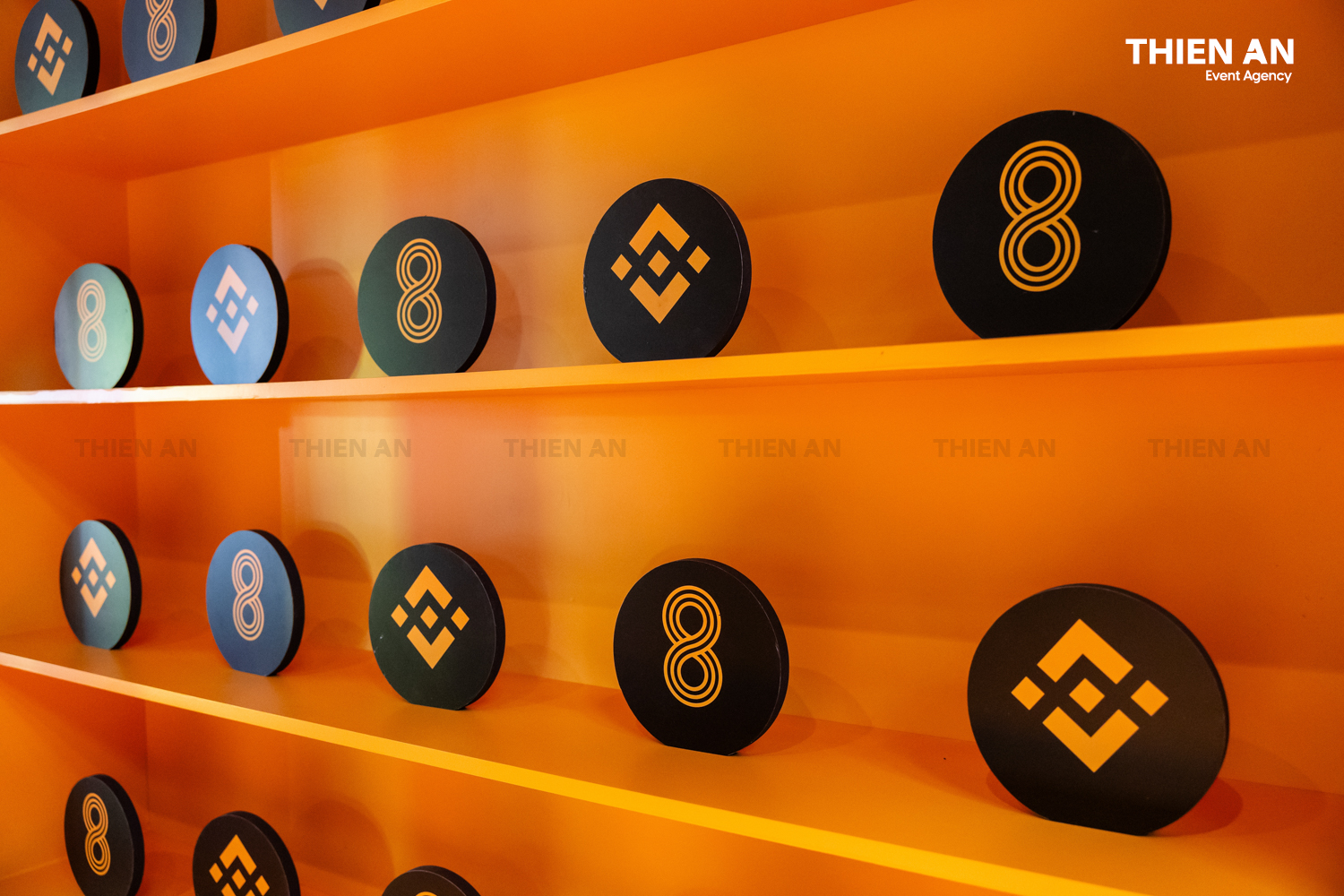 BINANCETURNS8 - INFINITY GLOW CELEBRATION