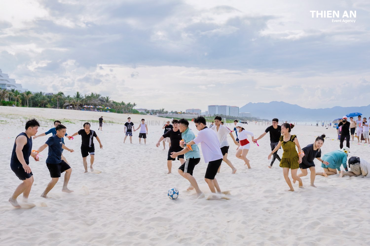 ÁNH HỒNG FOOD COMPANY TRIP - TEAMBUILDING: BORN TO GOAL