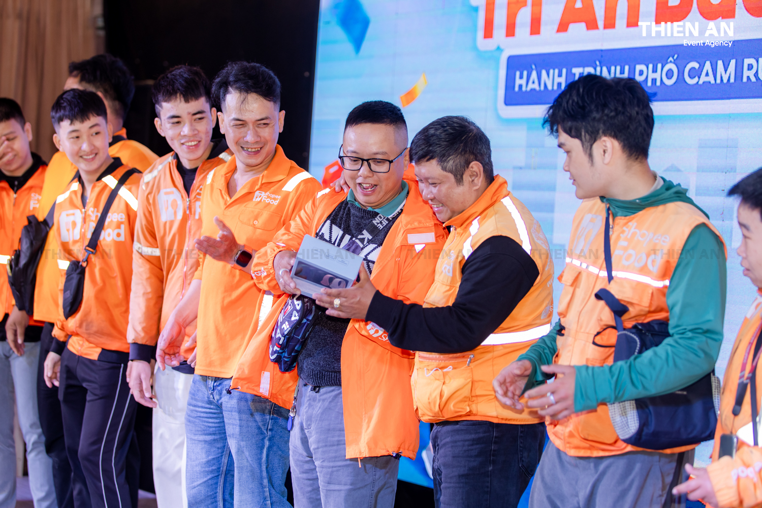 ShopeeFood Tri Ân Bác Tài -  Hành Trình Phố Cam Rực Rỡ