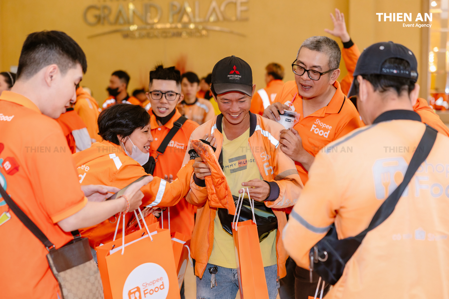 ShopeeFood Tri Ân Bác Tài -  Hành Trình Phố Cam Rực Rỡ