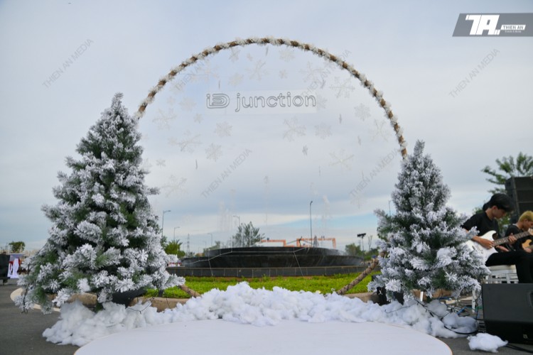 iDJunction - Merry Christmas Filled with Love