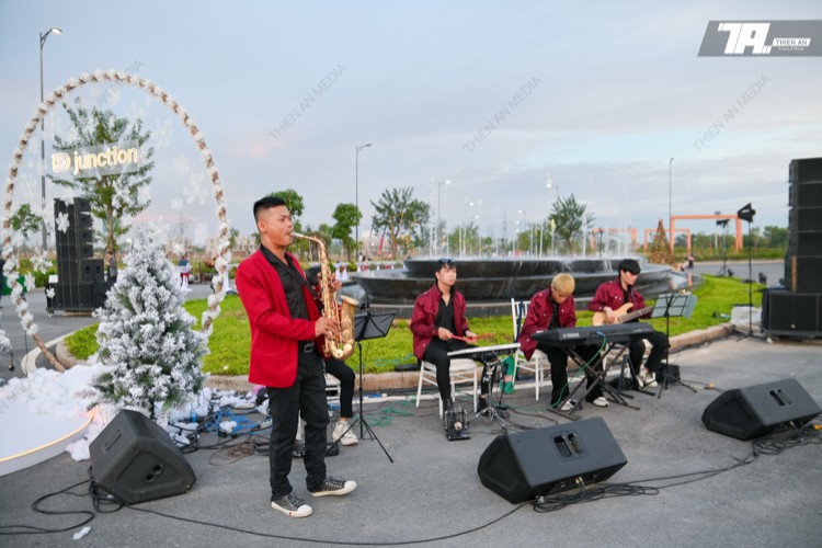 iDJunction - Merry Christmas Filled with Love