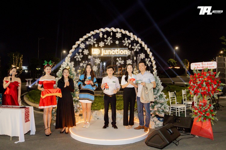 iDJunction - Merry Christmas Filled with Love