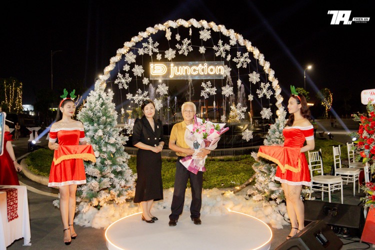 iDJunction - Merry Christmas Filled with Love