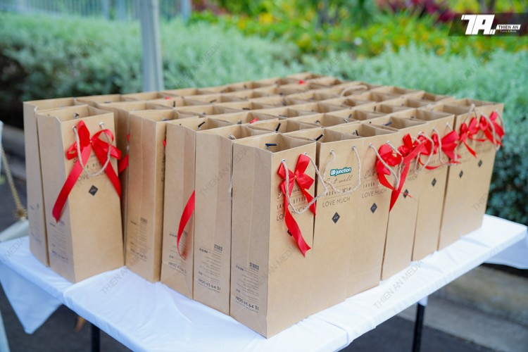 iDJunction - Merry Christmas Filled with Love