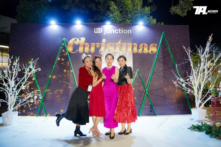 iDJunction - Merry Christmas Filled with Love