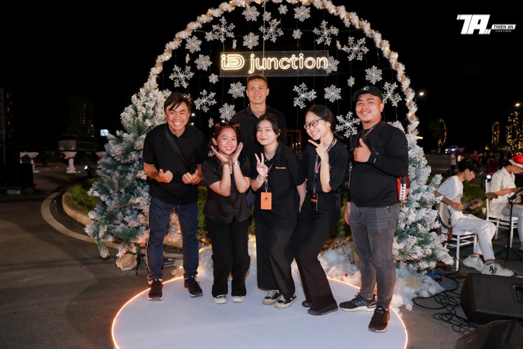 iDJunction - Merry Christmas Filled with Love