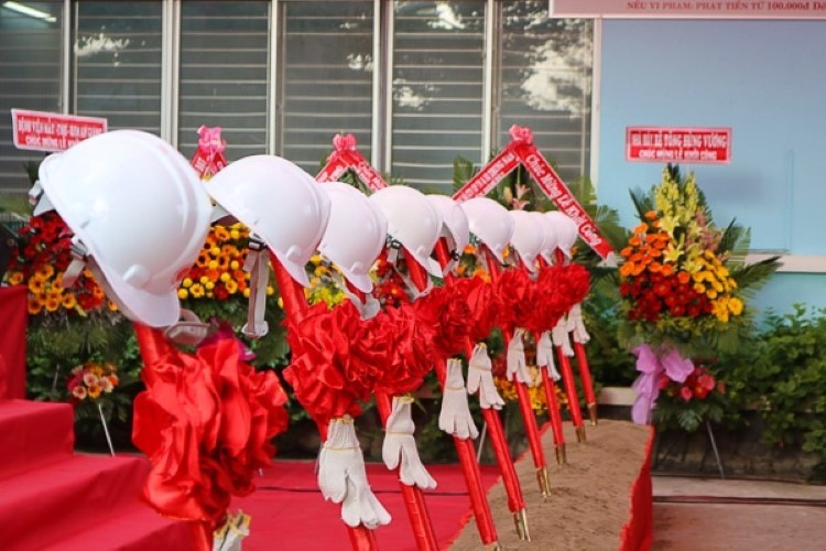 Filming and taking pictures during the ground-breaking ceremony